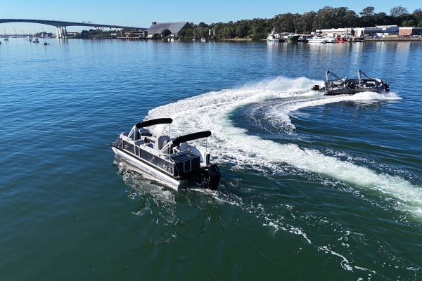 Runaway Bay offers luxury pontoon boats engineered for high performance and leisure. Create your custom pontoon boat today.