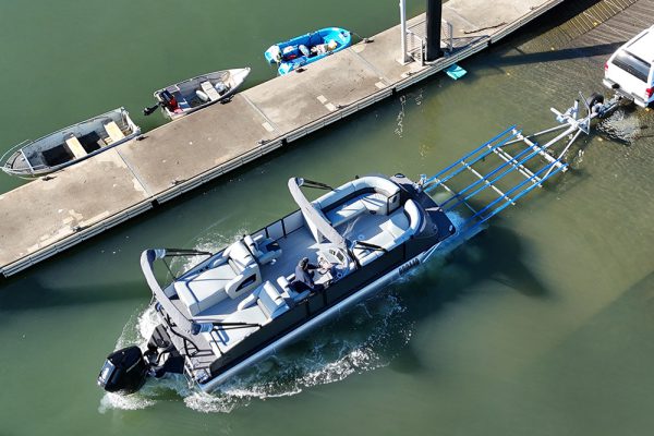 Runaway Bay offers luxury pontoon boats engineered for high performance and leisure. Create your custom pontoon boat today.