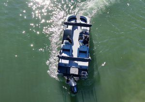 Runaway Bay offers luxury pontoon boats engineered for high performance and leisure. Create your custom pontoon boat today.