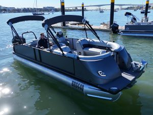 Runaway Bay offers luxury pontoon boats engineered for high performance and leisure. Create your custom pontoon boat today.