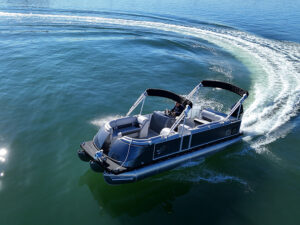 Runaway Bay offers luxury pontoon boats engineered for high performance and leisure. Create your custom pontoon boat today.