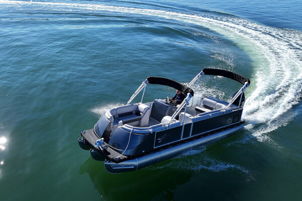 Runaway Bay offers luxury pontoon boats engineered for high performance and leisure. Create your custom pontoon boat today.